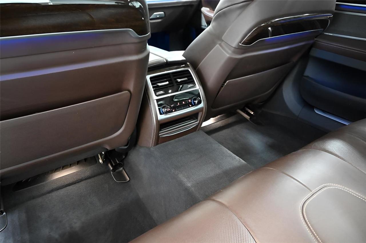 BMW 7-Series  2020