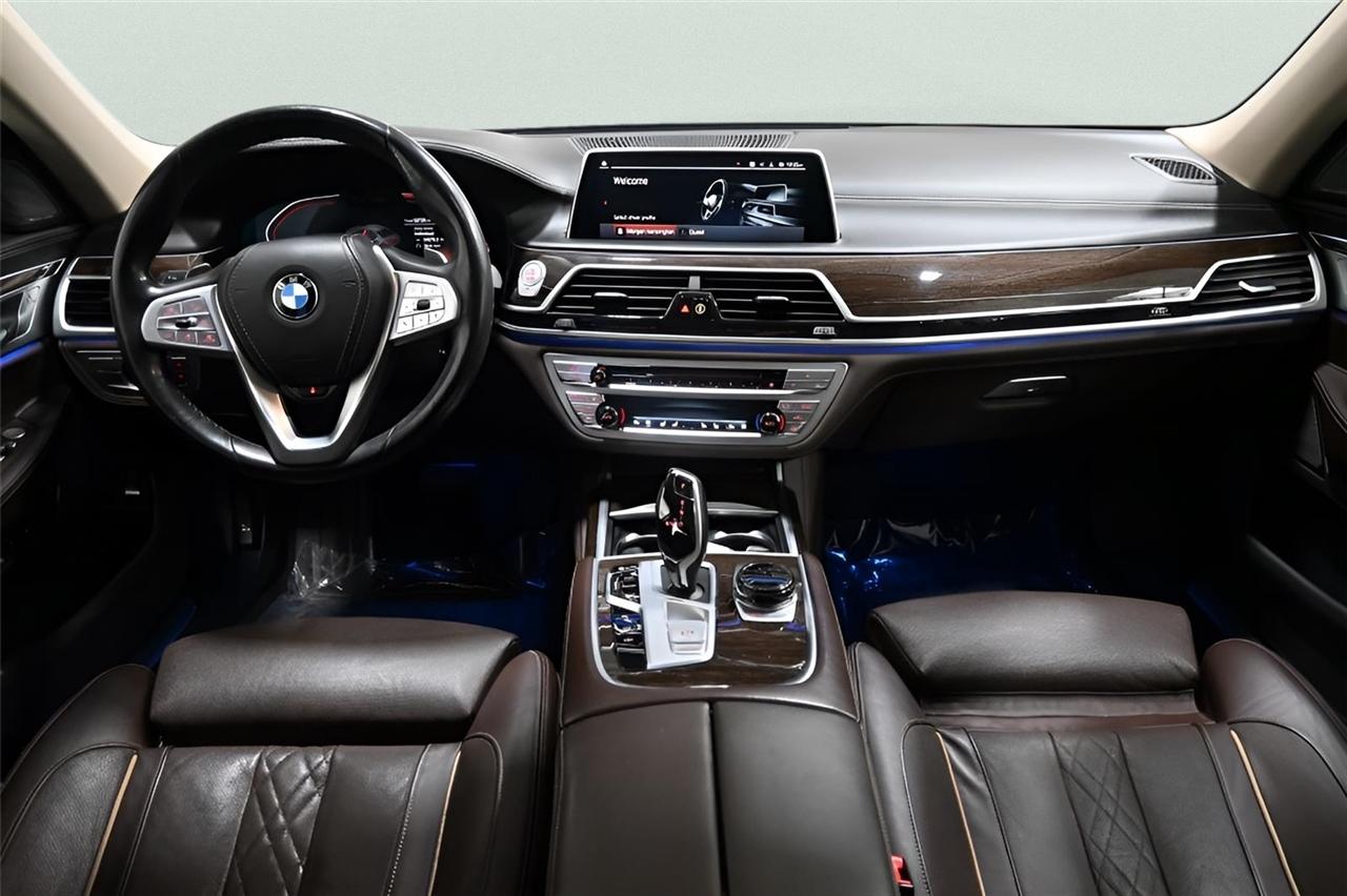BMW 7-Series  2020