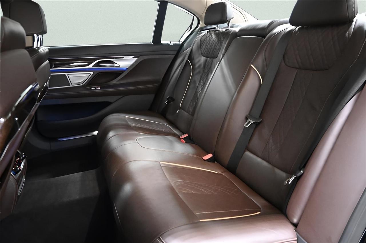 BMW 7-Series  2020