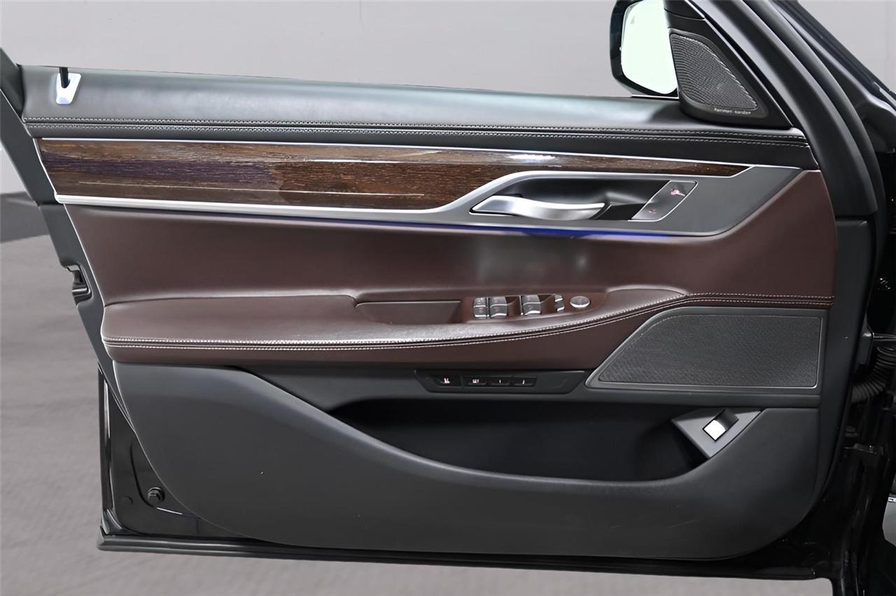 BMW 7-Series  2020