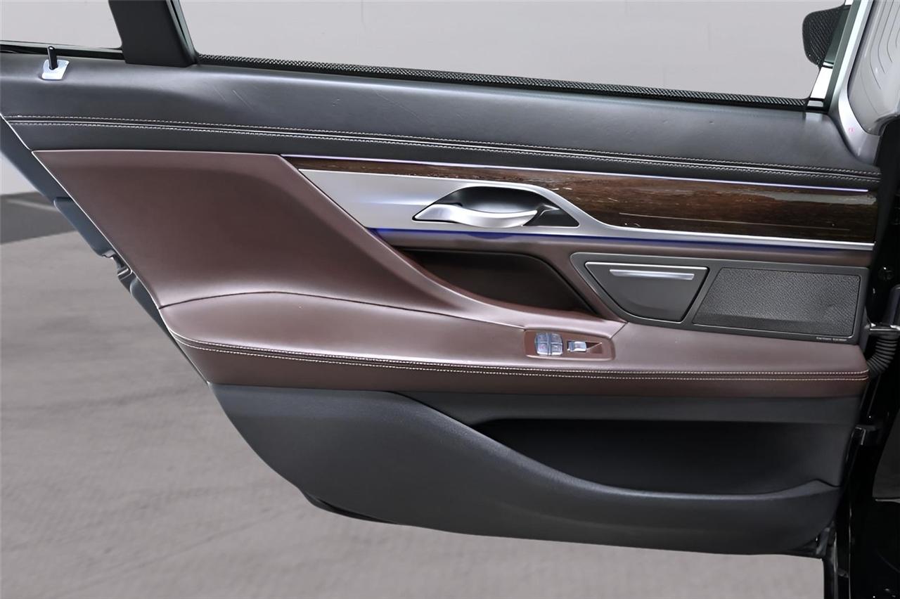 BMW 7-Series  2020