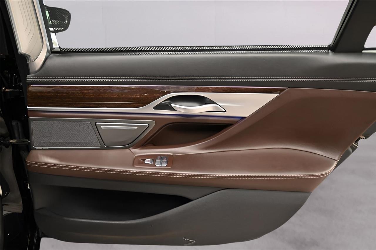 BMW 7-Series  2020