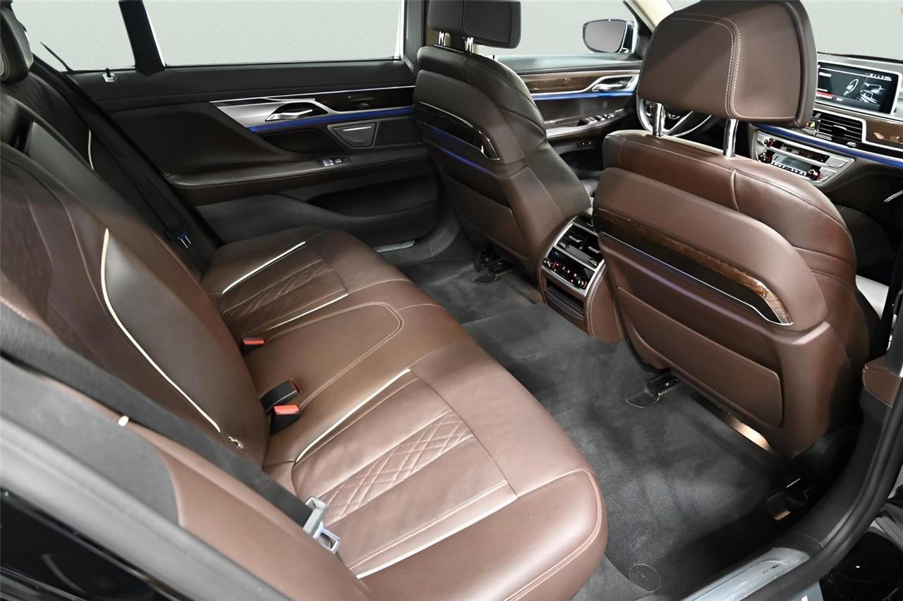BMW 7-Series  2020