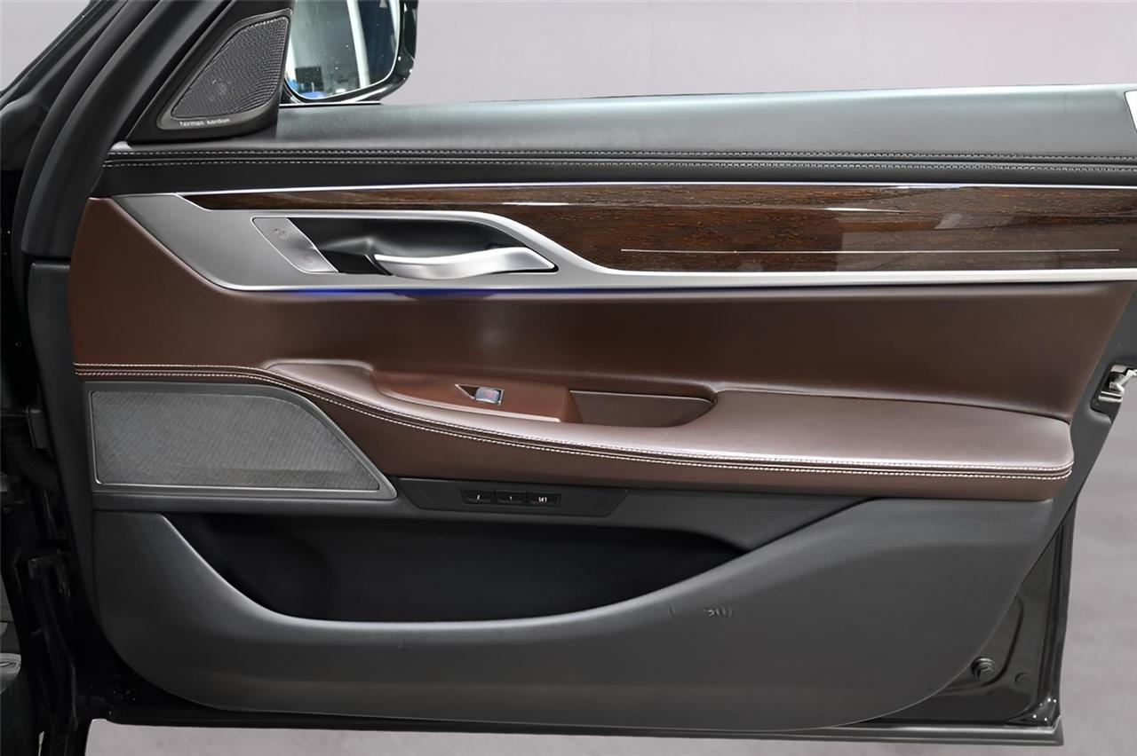 BMW 7-Series  2020