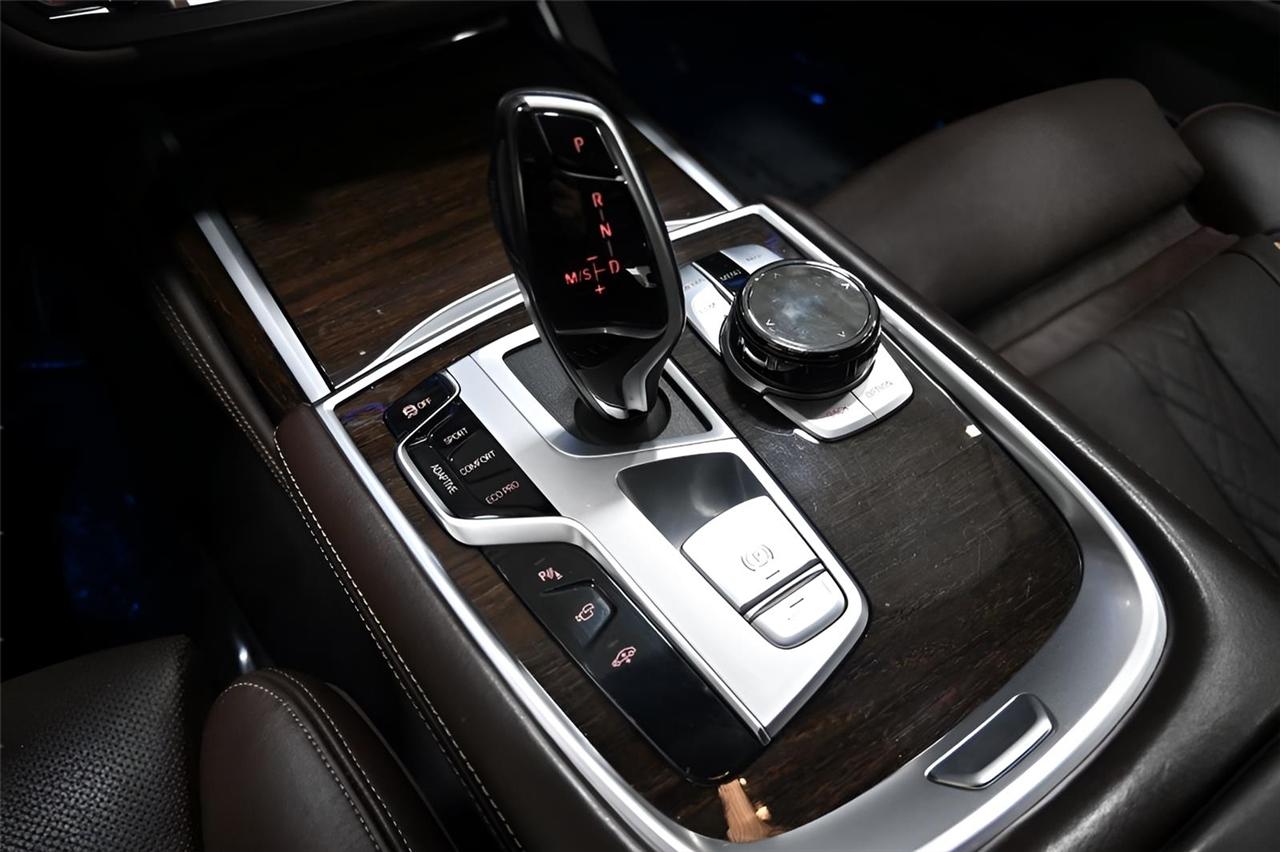 BMW 7-Series  2020