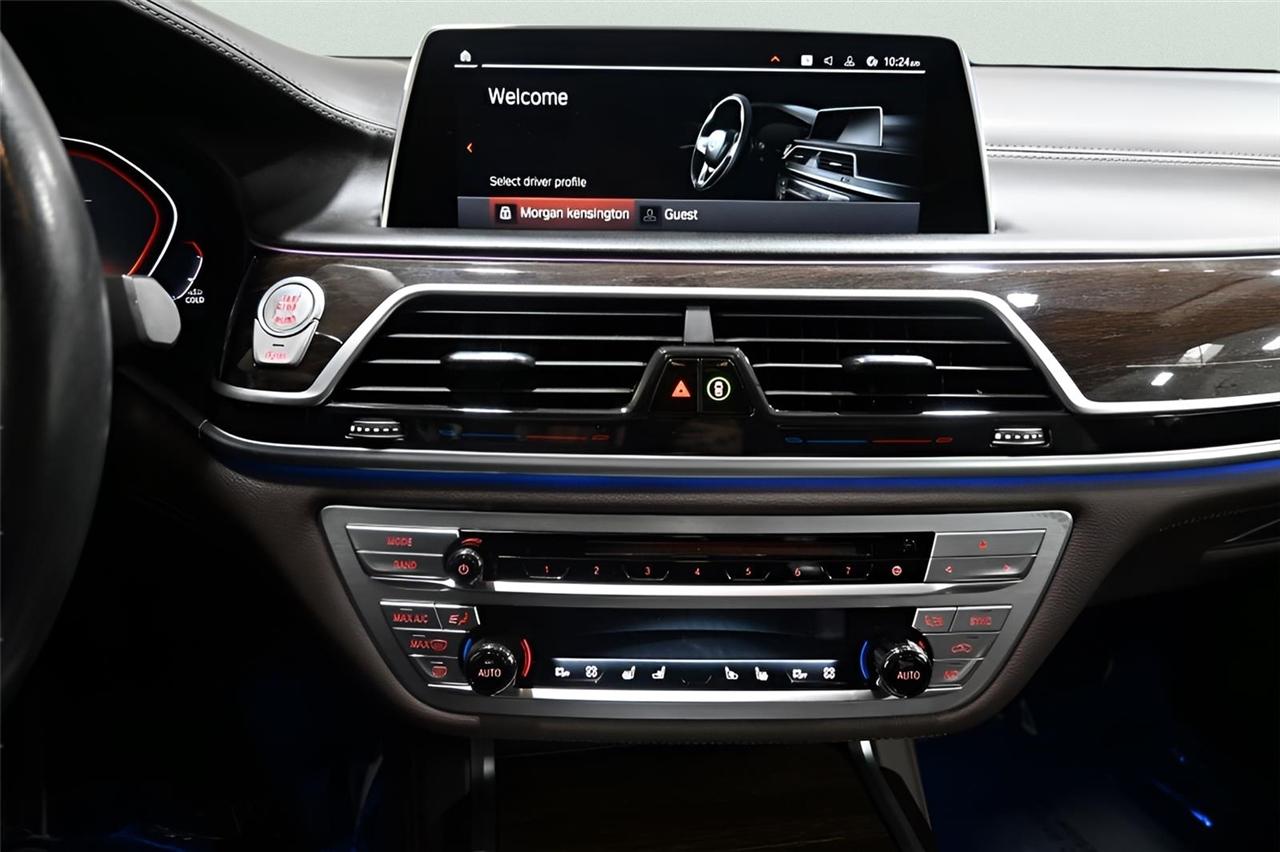 BMW 7-Series  2020