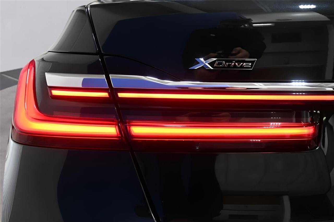 BMW 7-Series  2020