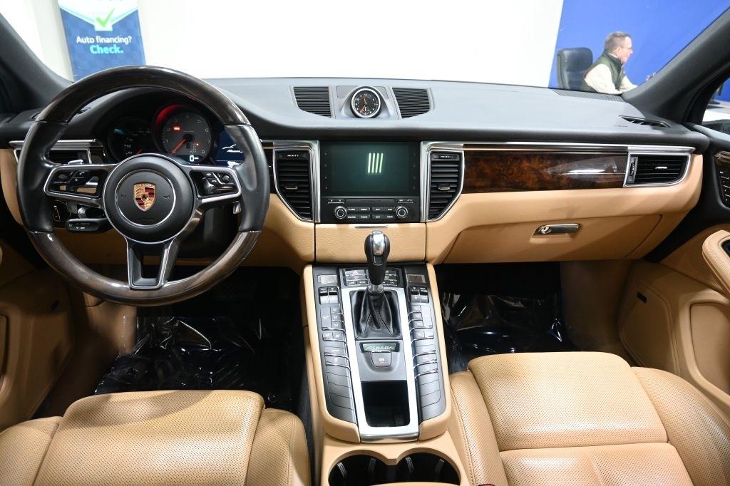 Porsche Macan  2018