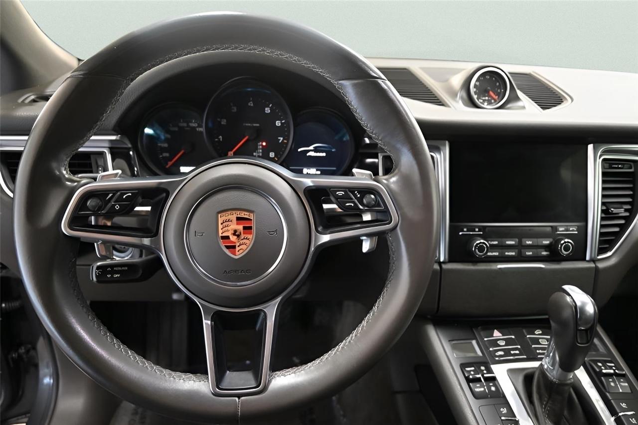 Porsche Macan  2018