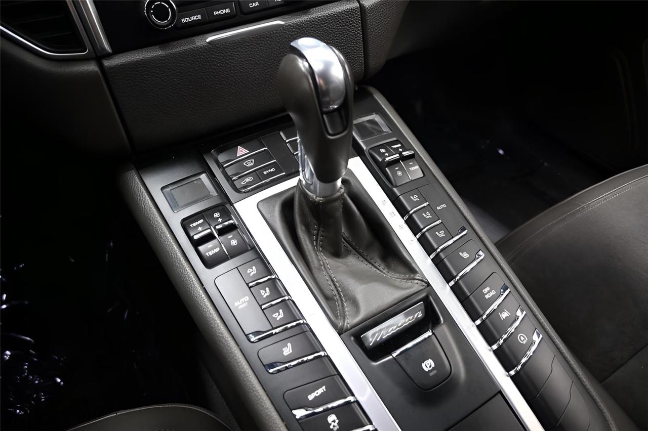 Porsche Macan  2018