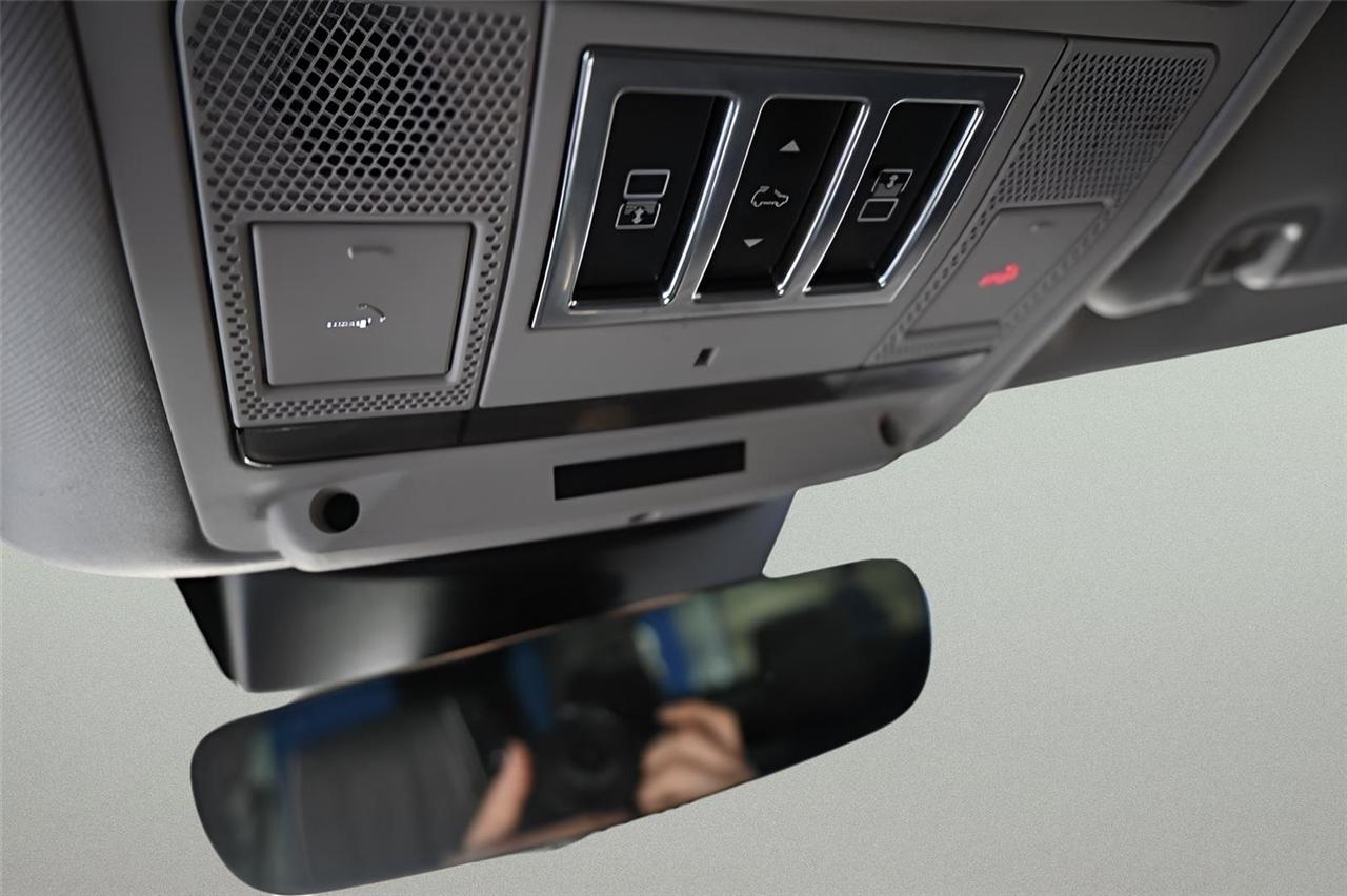 Land Rover Discovery  2018