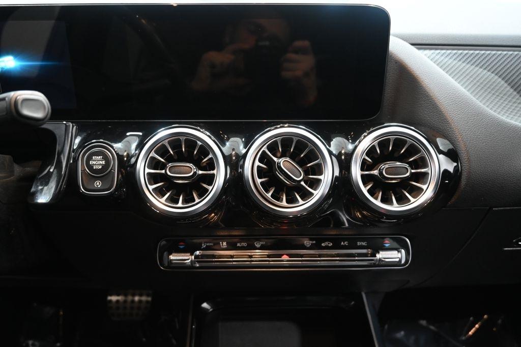 Mercedes-Benz GLA-Class  2022