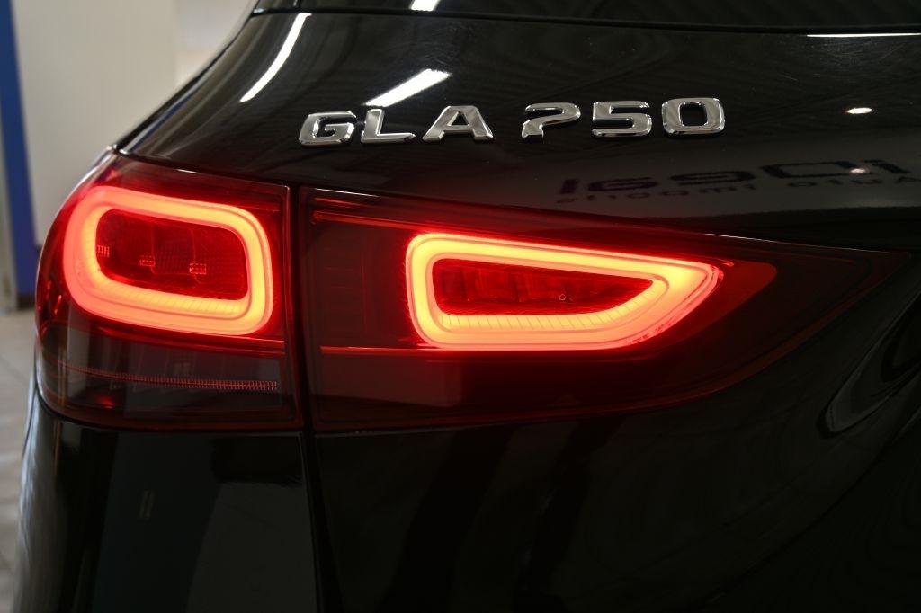 Mercedes-Benz GLA-Class  2022