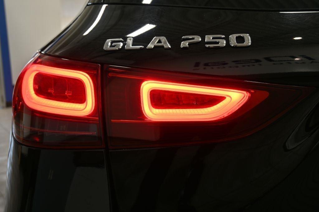 Mercedes-Benz GLA-Class  2022