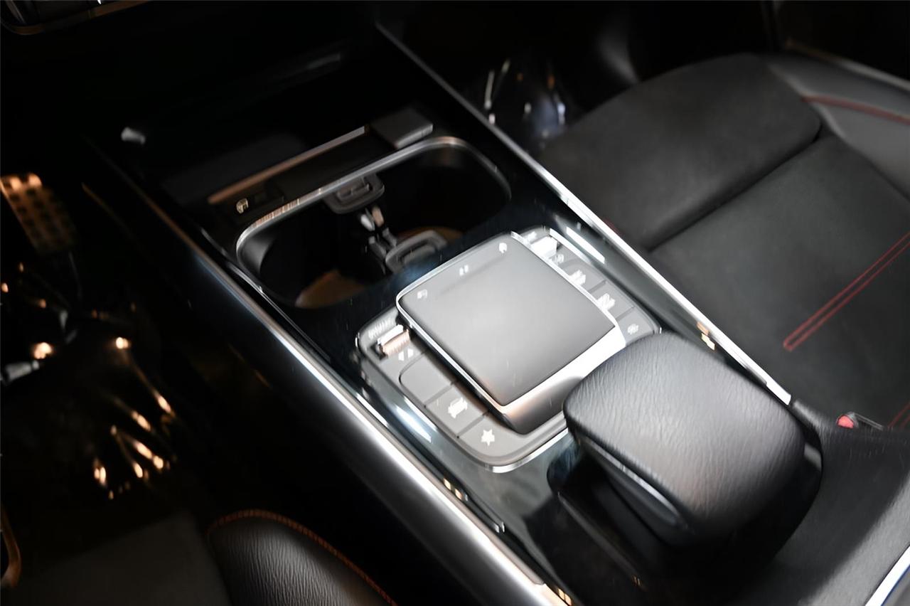 Mercedes-Benz GLA-Class  2022