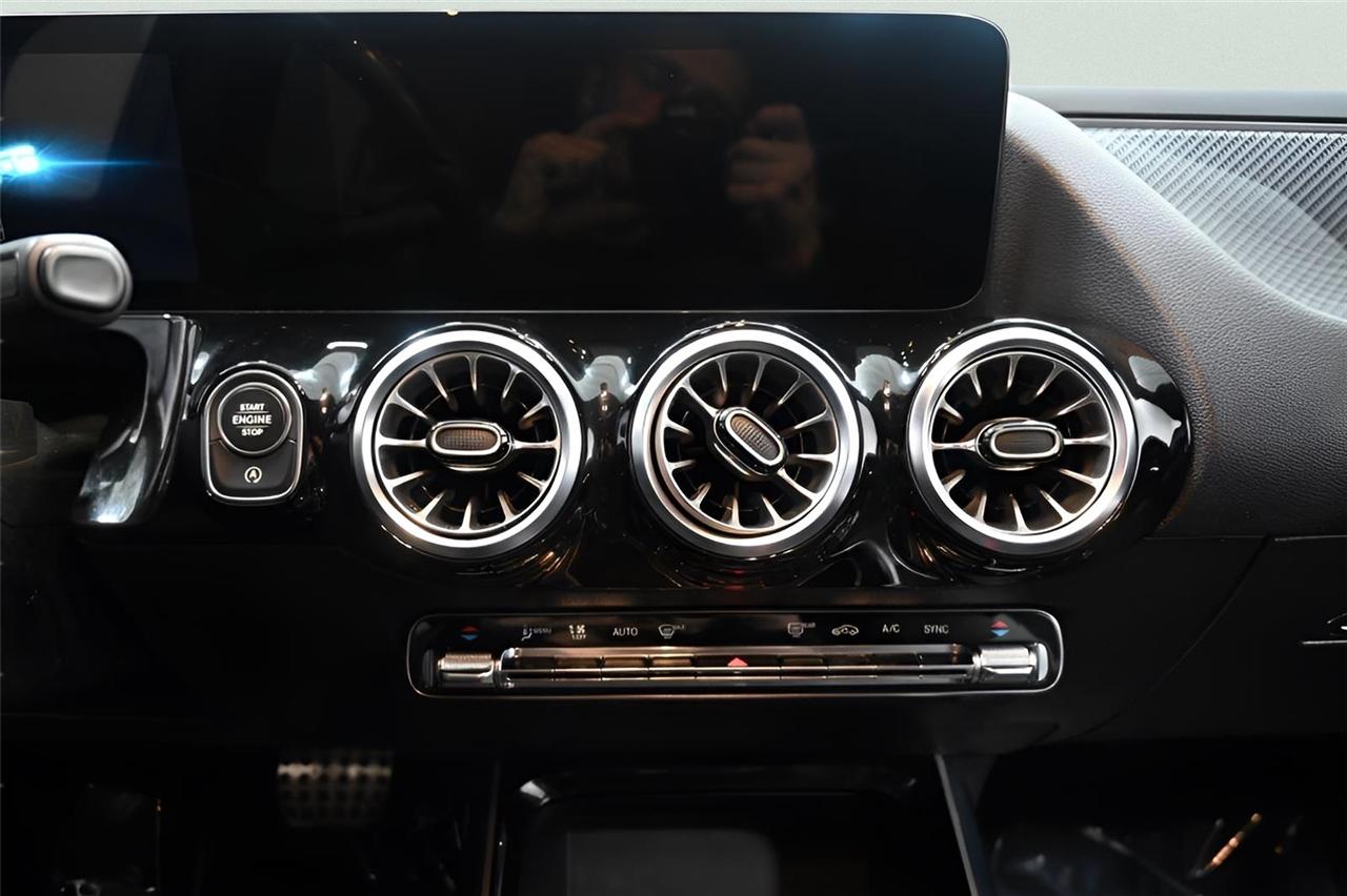 Mercedes-Benz GLA-Class  2022