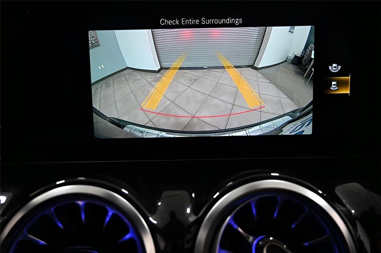 Mercedes-Benz GLA-Class  2022