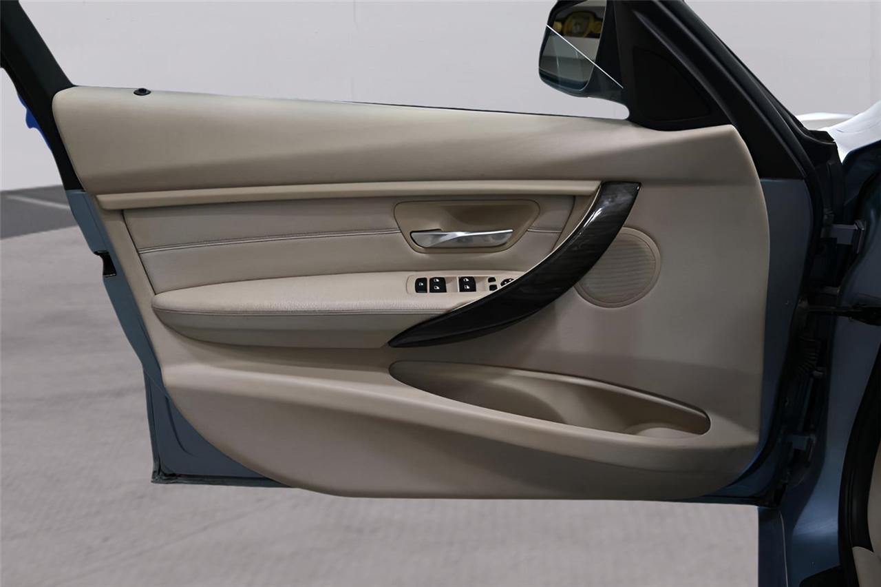 BMW 3-Series  2013