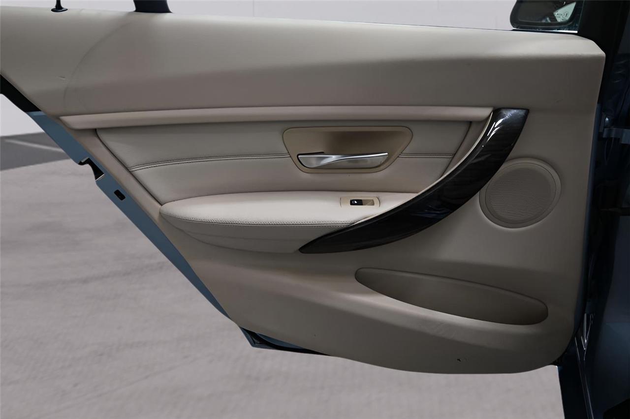 BMW 3-Series  2013