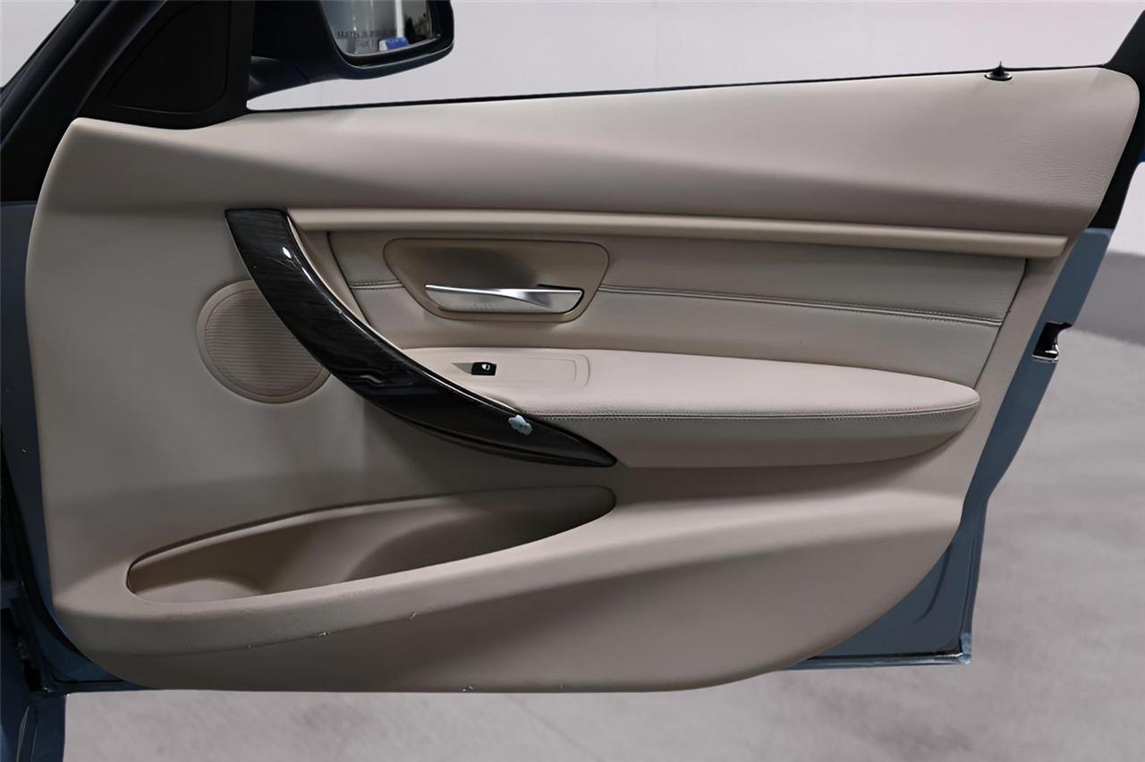 BMW 3-Series  2013