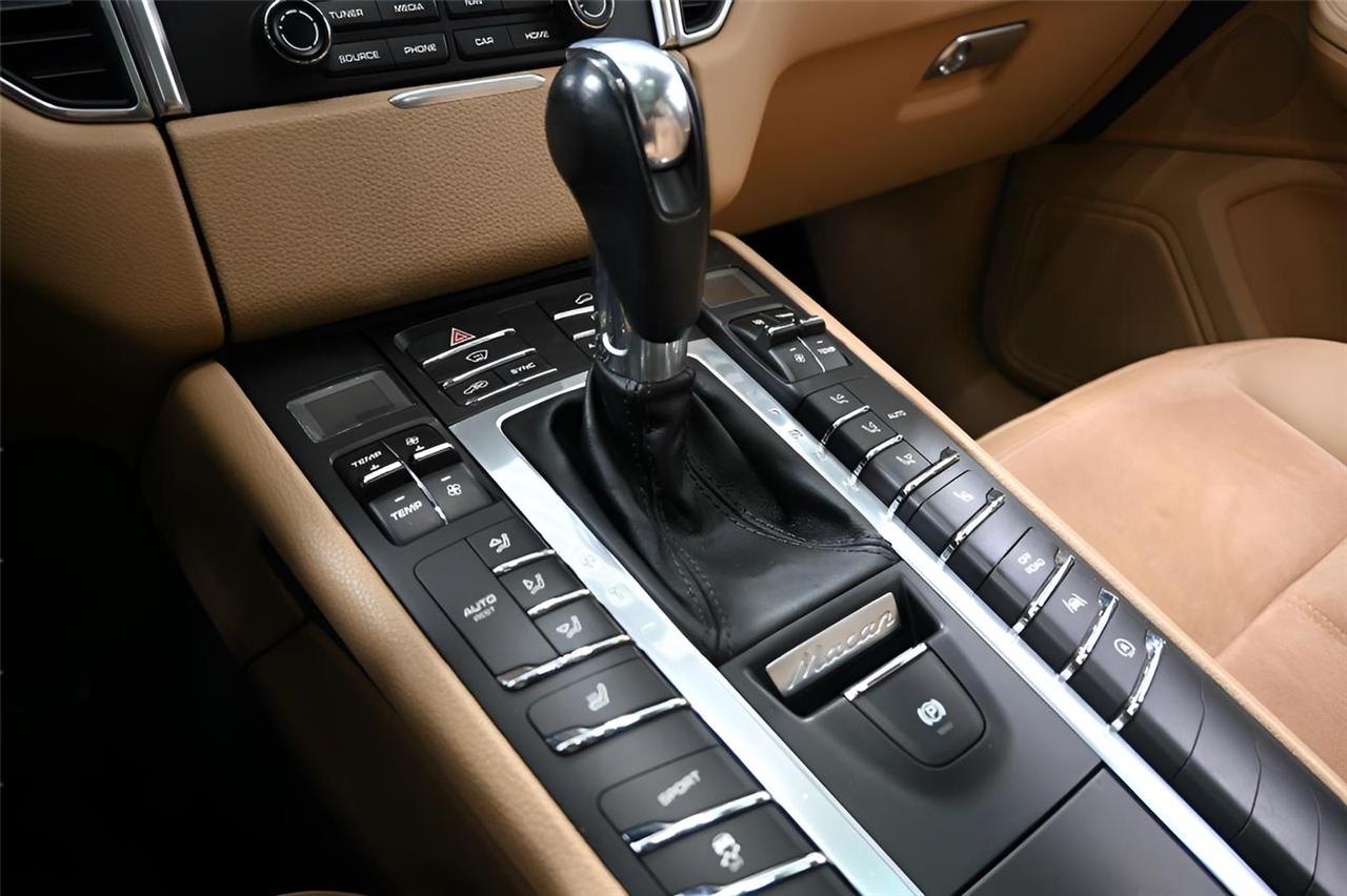Porsche Macan  2018