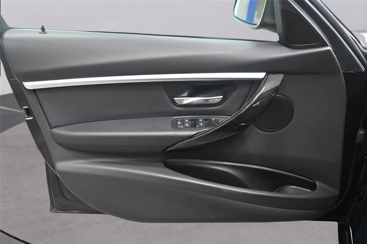 BMW 3-Series 330xi 4D Sedan 2018