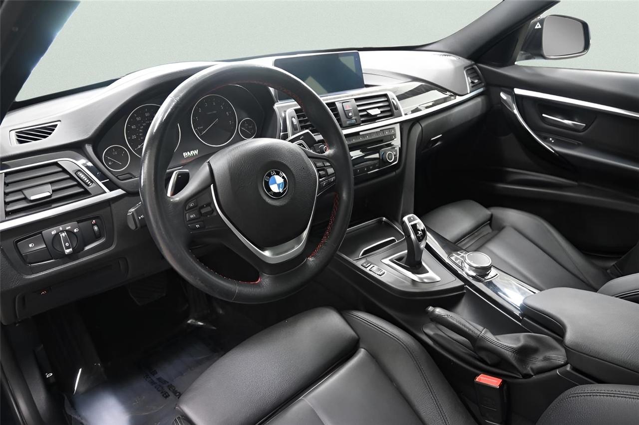 BMW 3-Series 330xi 4D Sedan 2018