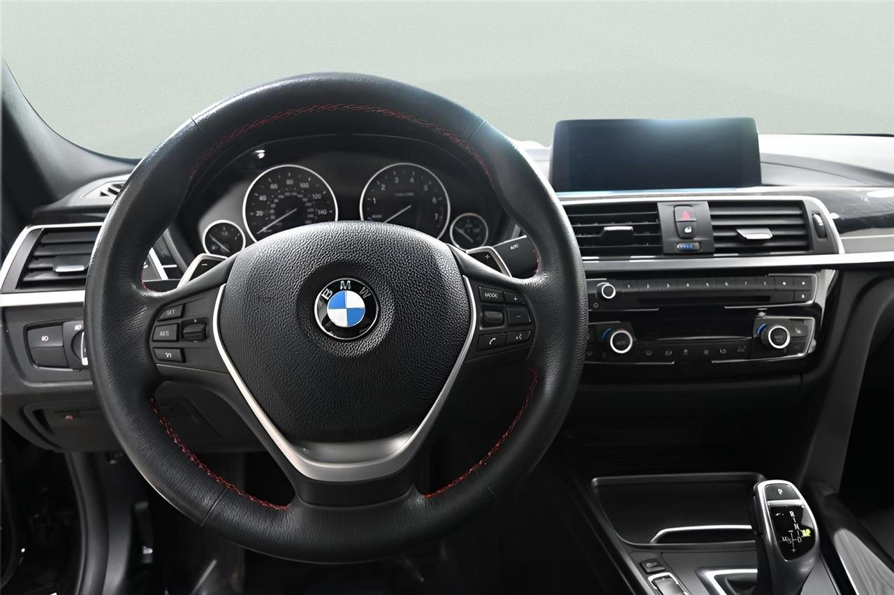 BMW 3-Series 330xi 4D Sedan 2018