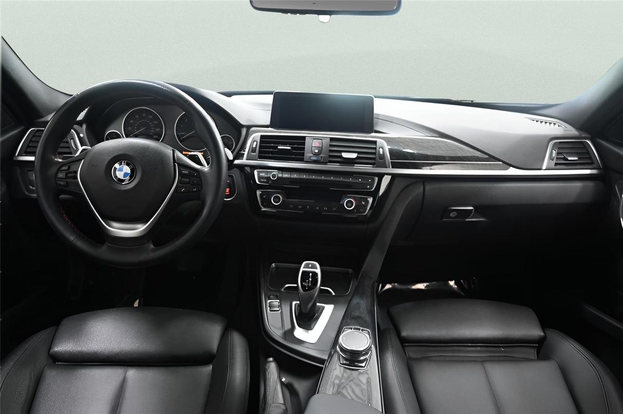 BMW 3-Series 330xi 4D Sedan 2018