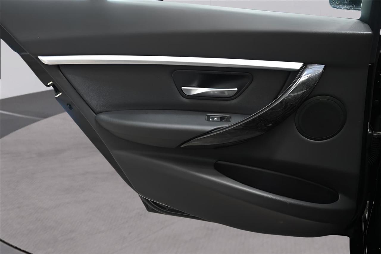 BMW 3-Series 330xi 4D Sedan 2018