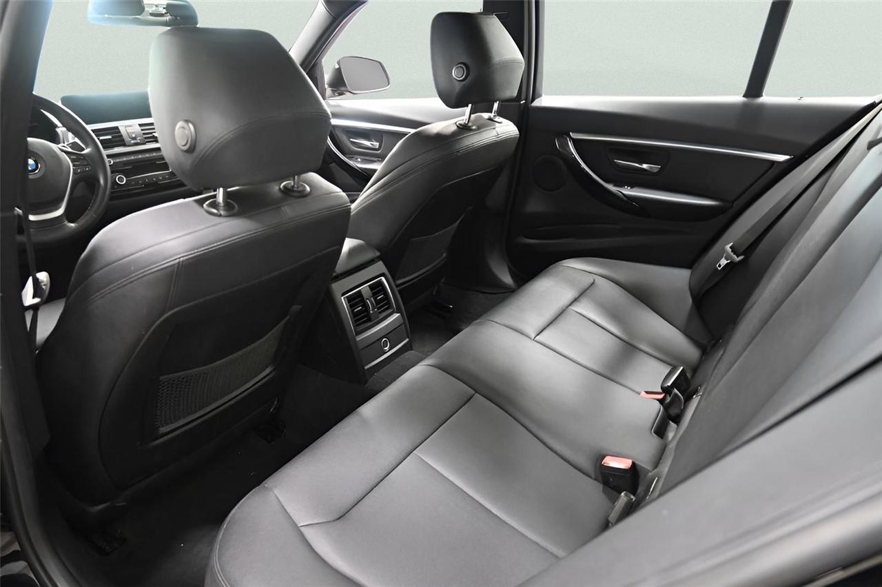 BMW 3-Series 330xi 4D Sedan 2018