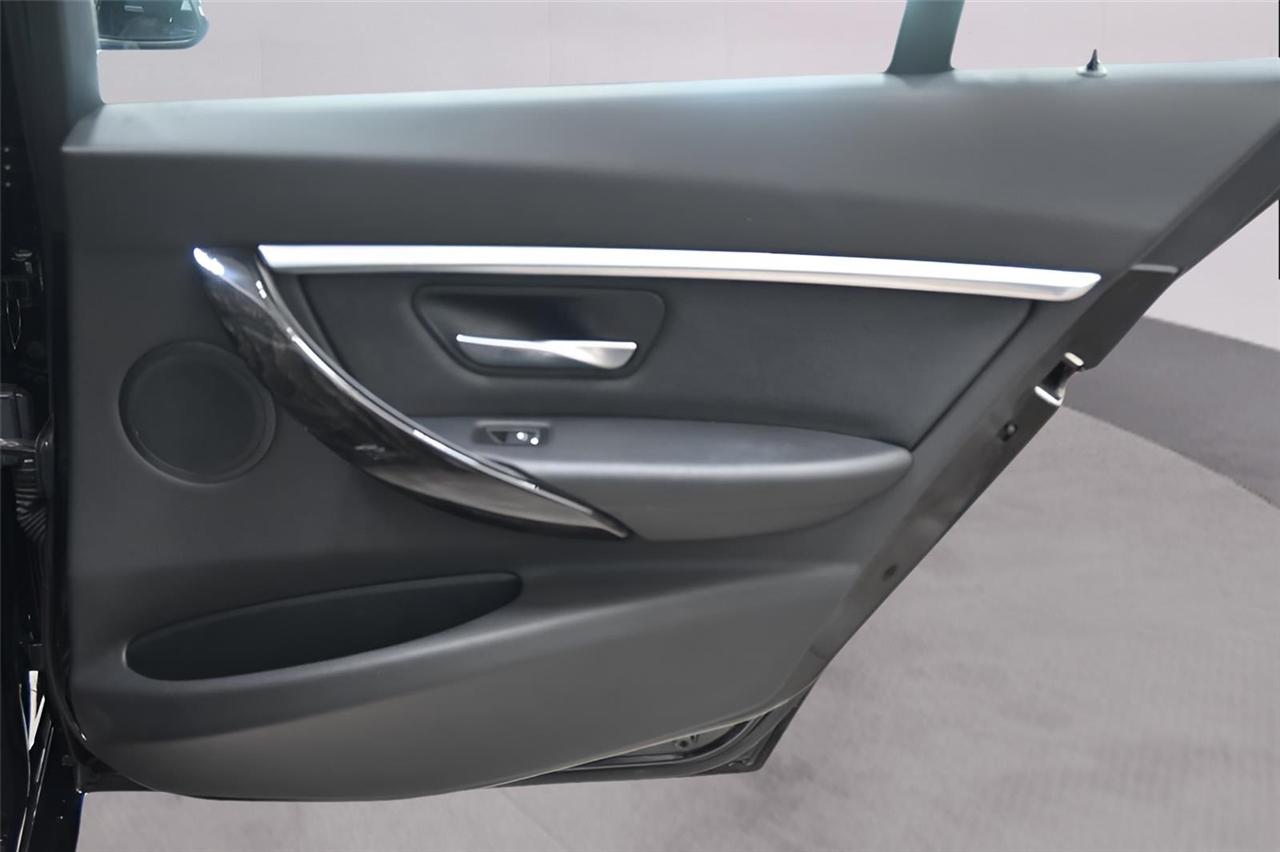 BMW 3-Series 330xi 4D Sedan 2018