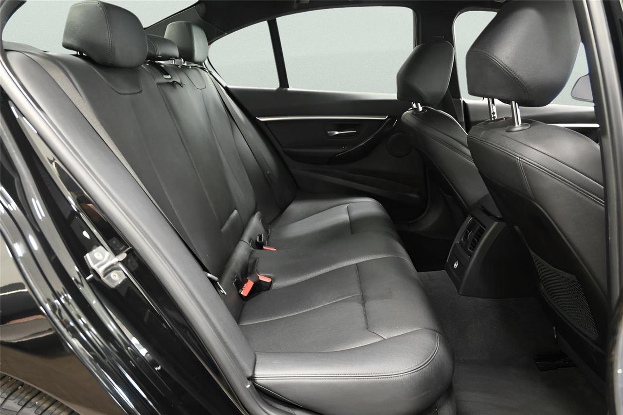 BMW 3-Series 330xi 4D Sedan 2018