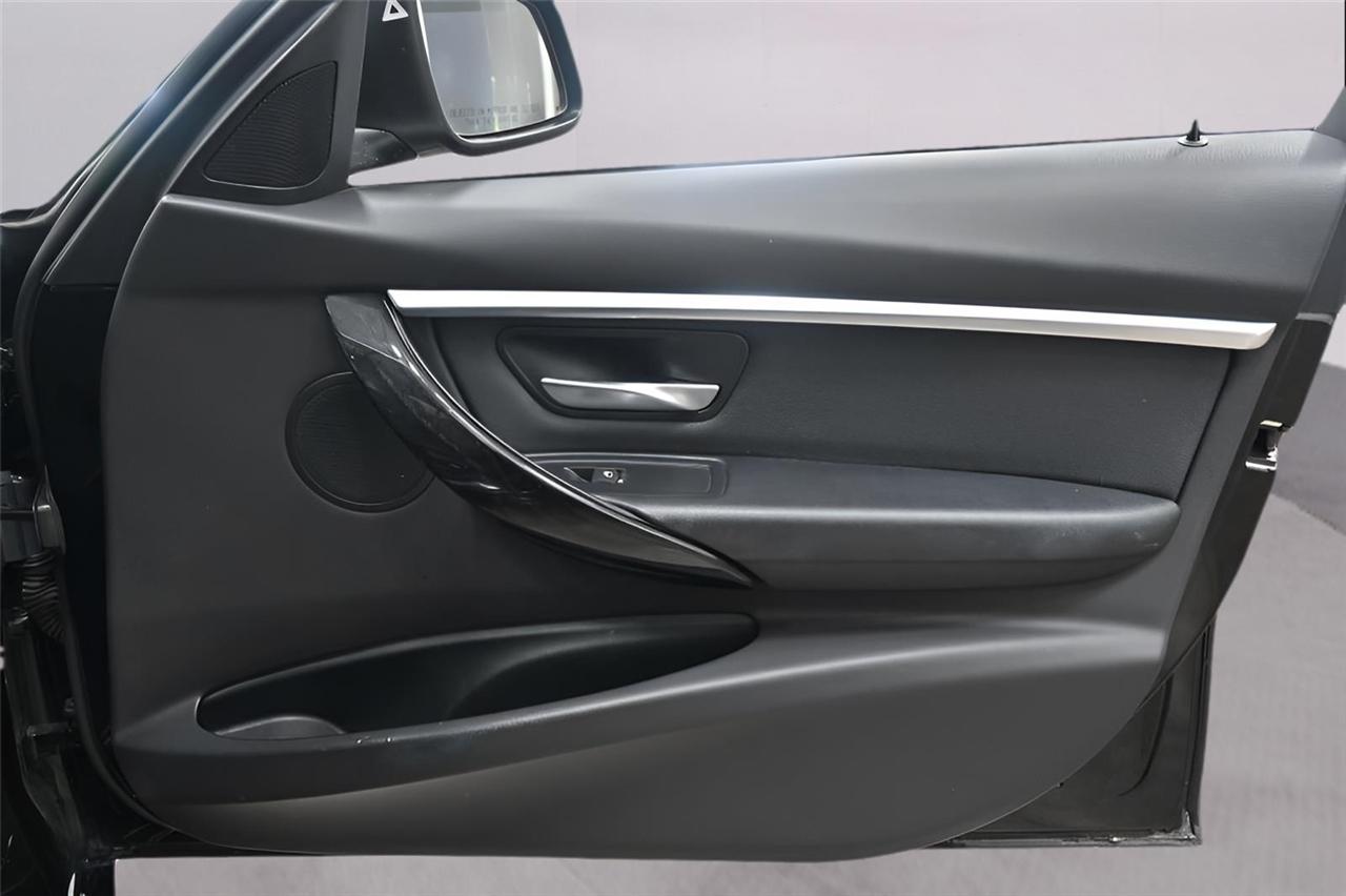 BMW 3-Series 330xi 4D Sedan 2018