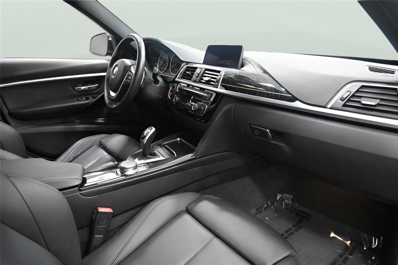 BMW 3-Series 330xi 4D Sedan 2018