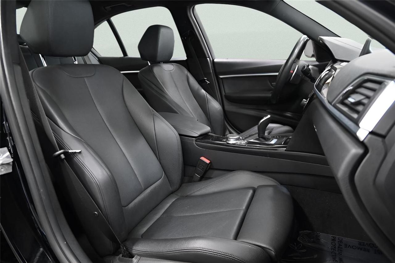 BMW 3-Series 330xi 4D Sedan 2018