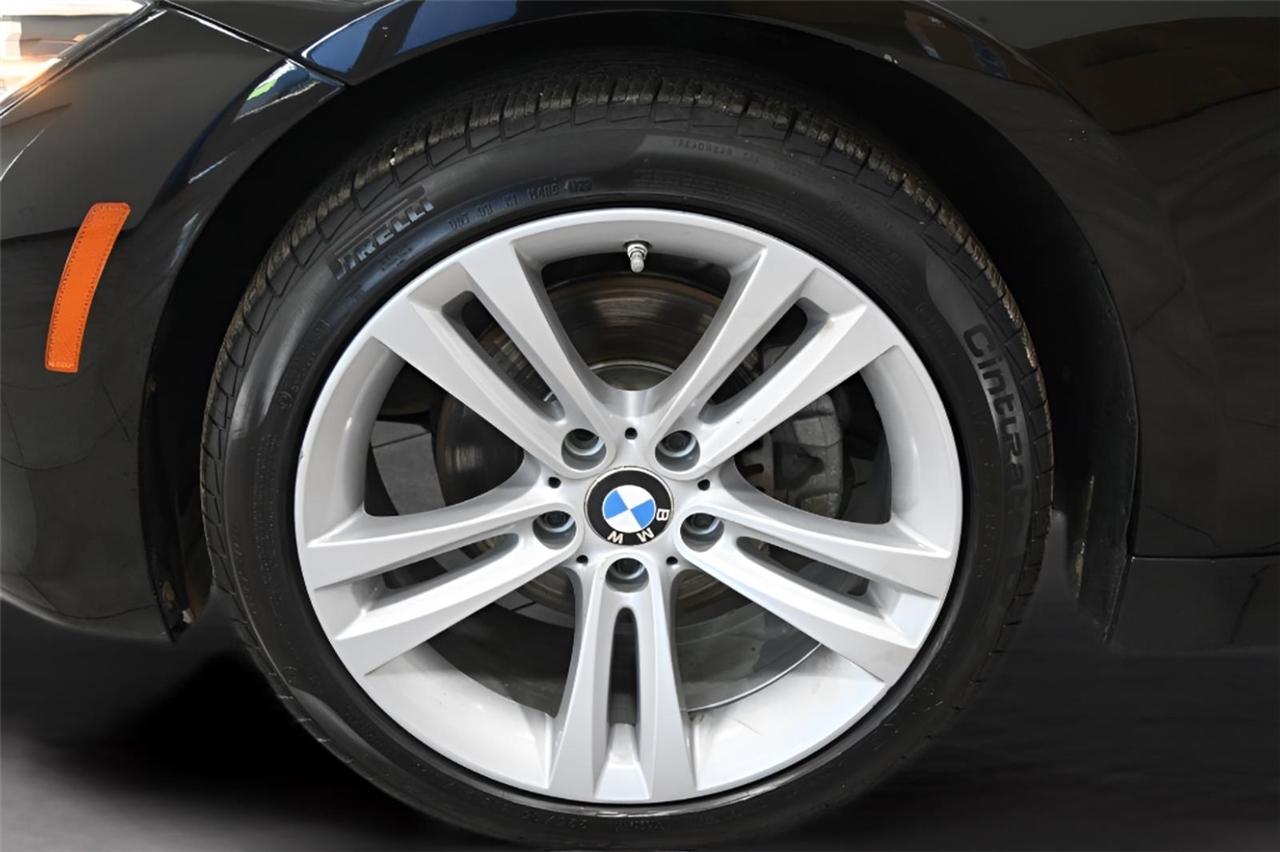 BMW 3-Series 330xi 4D Sedan 2018