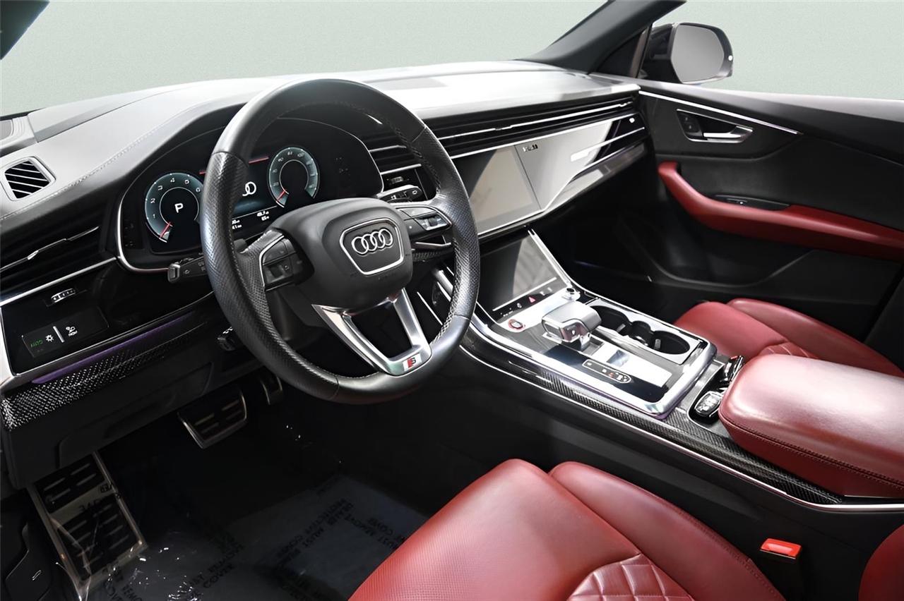 Audi SQ8  2022