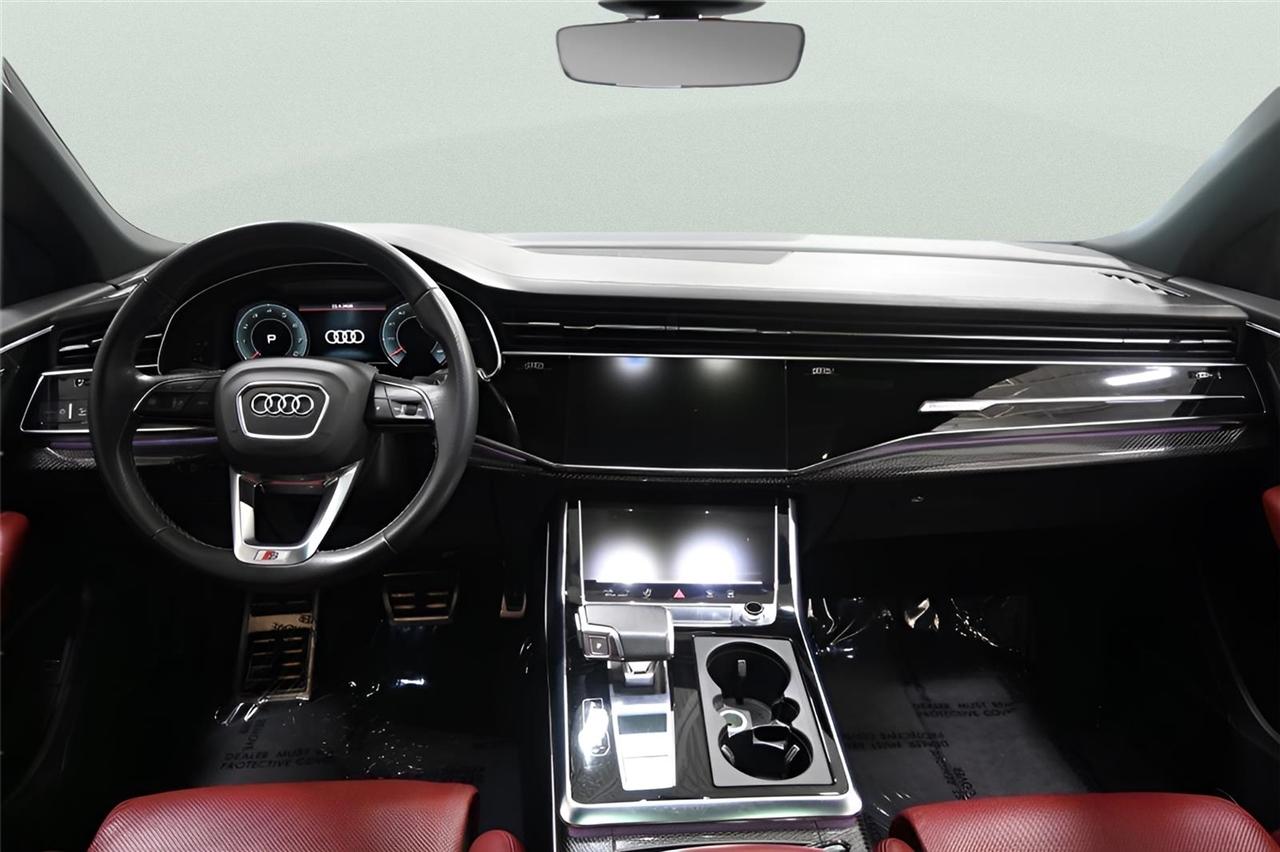 Audi SQ8  2022