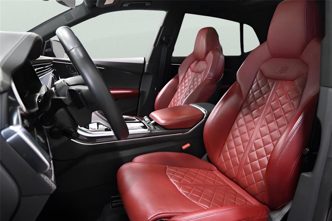 Audi SQ8  2022