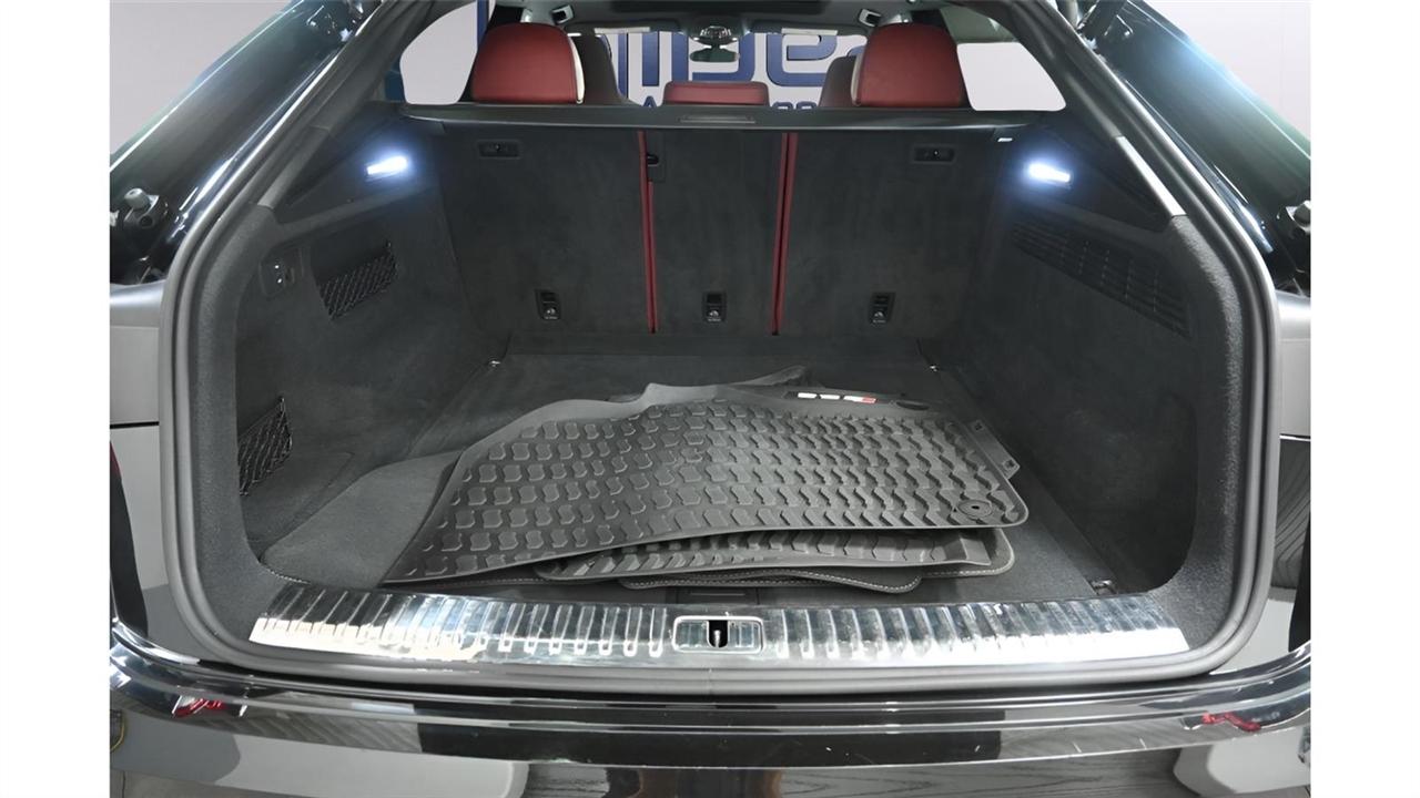 Audi SQ8  2022