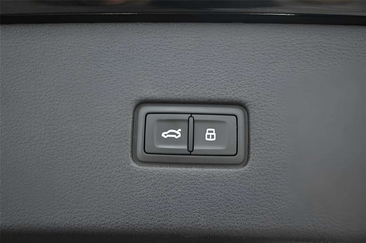 Audi SQ8  2022