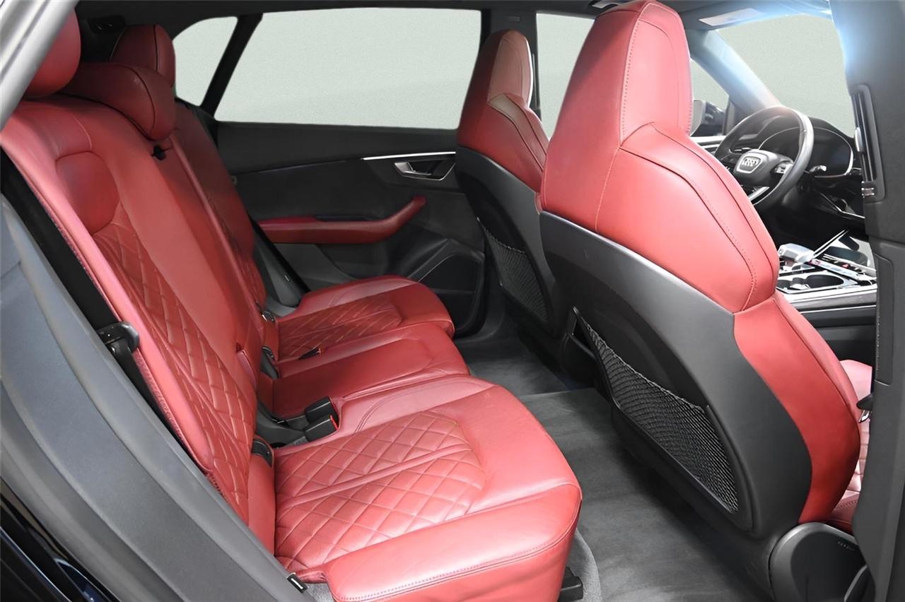 Audi SQ8  2022