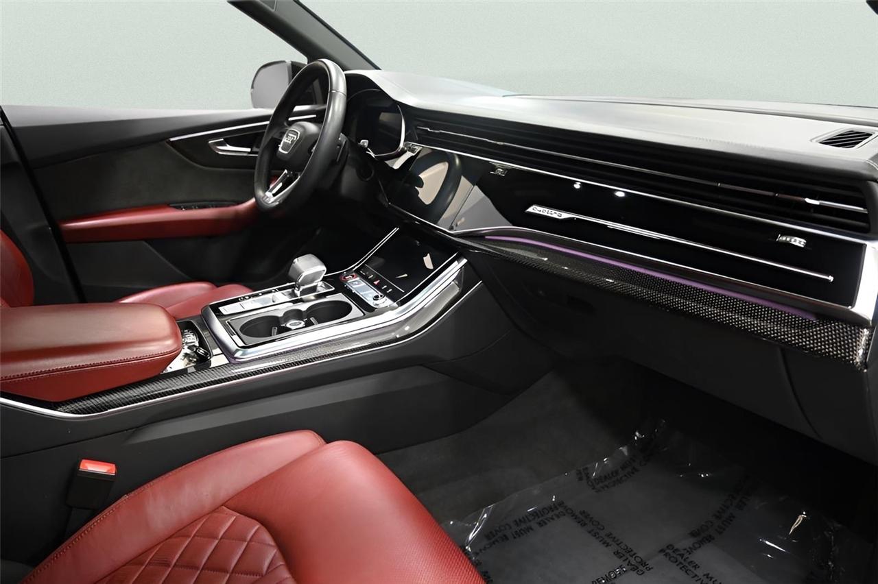 Audi SQ8  2022
