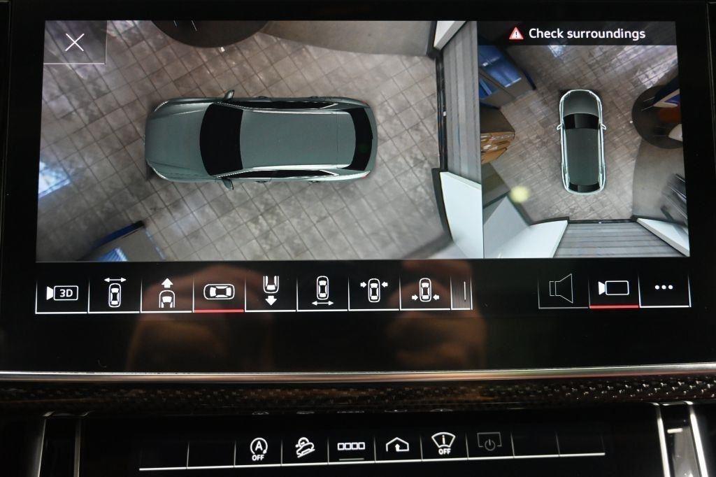 Audi SQ8  2022