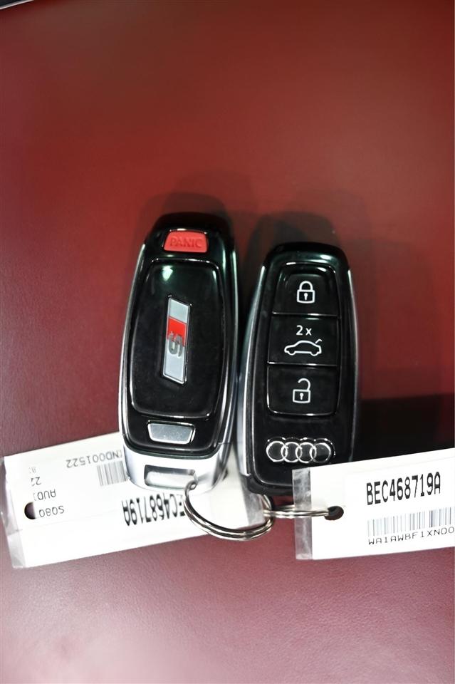 Audi SQ8  2022