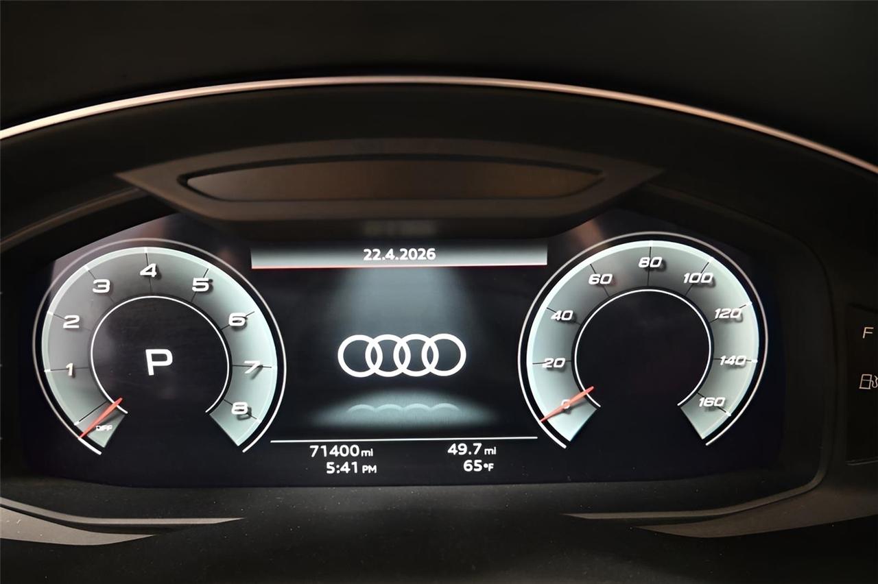 Audi SQ8  2022