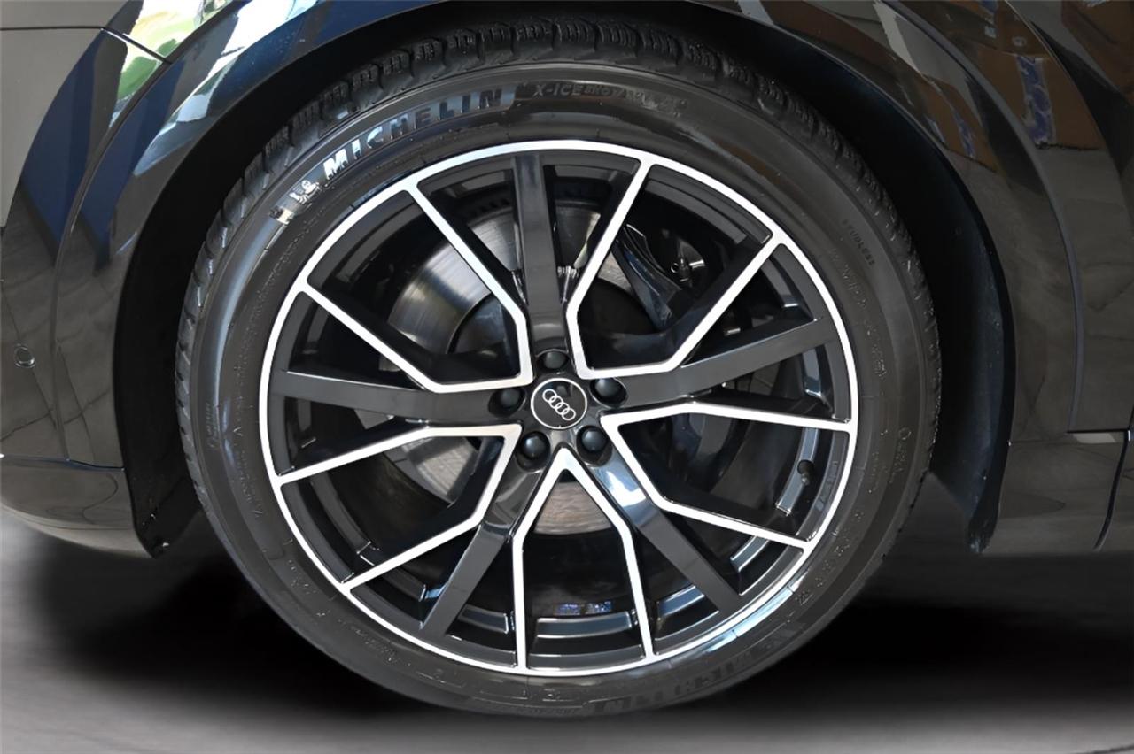Audi SQ8  2022