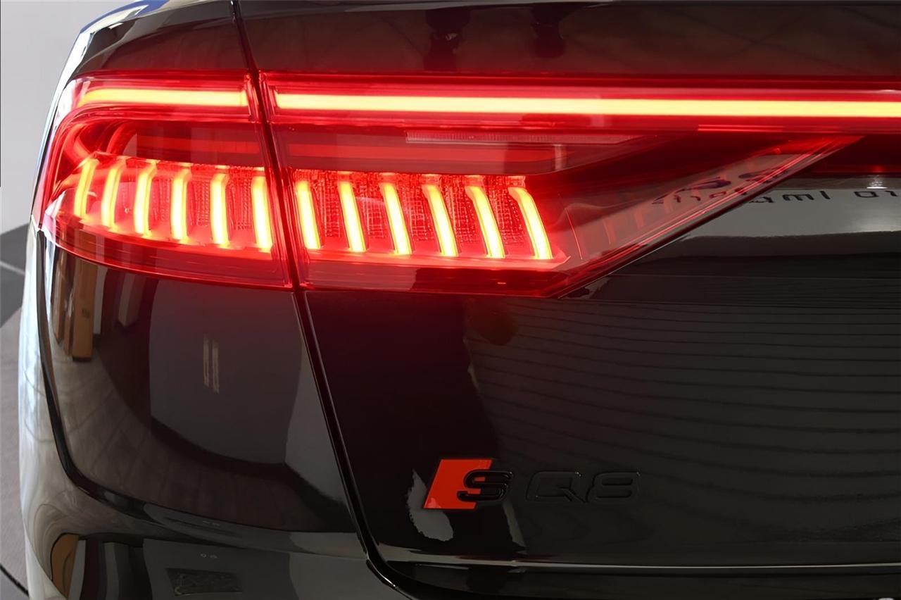 Audi SQ8  2022