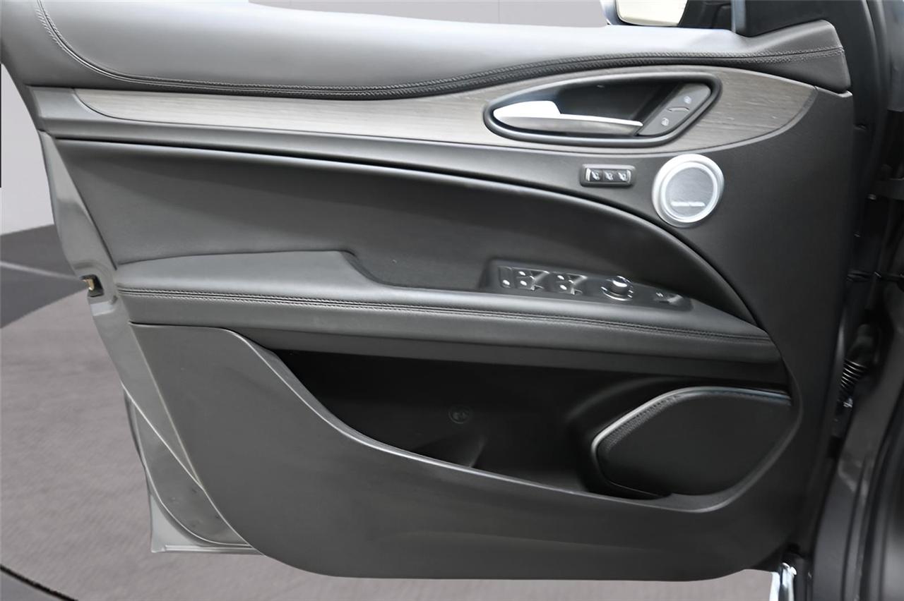 Alfa Romeo Stelvio  2022